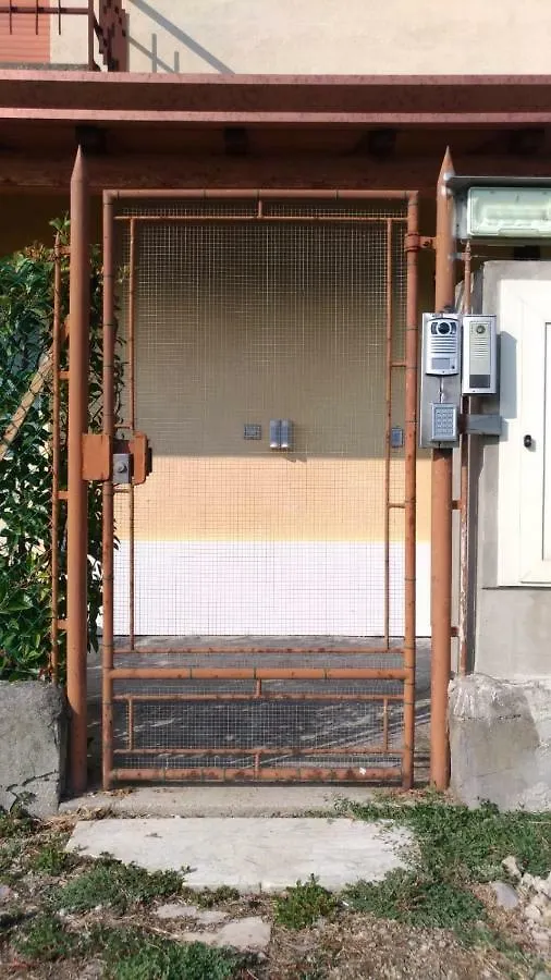 Intero Appartamento Con Giardino E Colazione Dario Parme 0*,